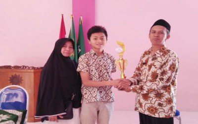 Istiqomah Puasa Senin-Kamis Dapat Penghargaan di SMP M10Si